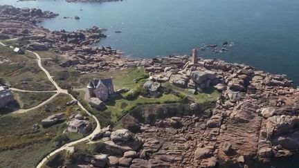 Bretagne : une plongée enchantée au coeur du site de Ploumanac'h (FRANCE 2)