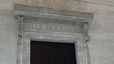 Salle des assises au Tribunal de Périgueux (Dordogne). Décembre 2018. (LAURINE BENJEBRIA / RADIOFRANCE)