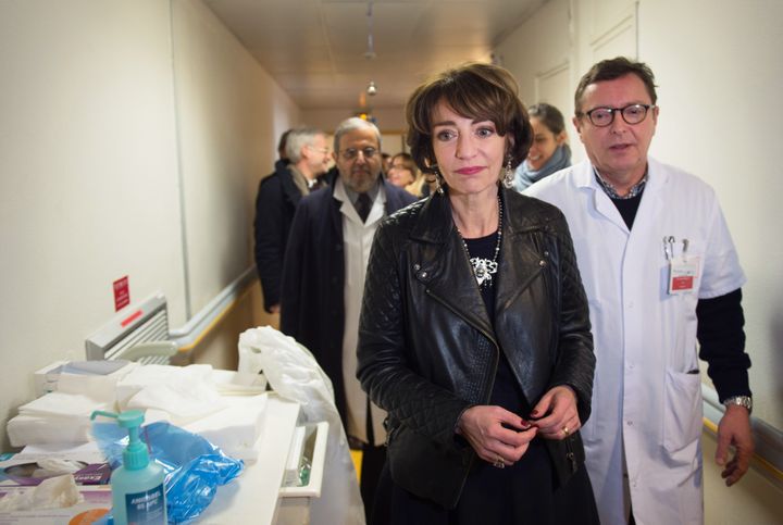 Marisol Touraine, alors ministre de la Santé, à l'hôpital Sainte-Périne à Paris, le 17 janvier 2017. (LAURENT CHAMUSSY / AFP)