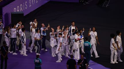 Des athlètes français au Stade de France lors de la cérémonie de clôture des Jeux olympiques, le 11 août 2024. (LP/ OLIVIER ARANDEL / MAXPPP)