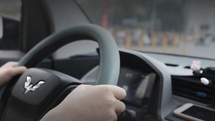 Les dernières heures d'exposition ont lieu, mercredi 28 avril, au Salon international de l'automobile de Shanghai (Chine). Les véhicules électriques sont les stars du rendez-vous, comme la Hongguang Mini EV.&nbsp; (CAPTURE ECRAN FRANCE 2)