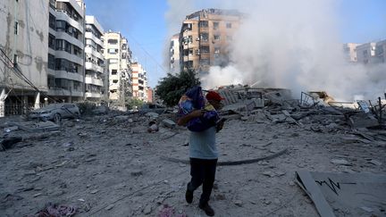 Beyrouth au Liban, ce 28 septembre 2024. Des immeubles bombardés dans la nuit du 27 au 28 septembre. Depuis lundi, ces bombardements israéliens sur le Liban ont fait plus de 700 morts, et la nuit dernière, l'armée israélienne a annoncé la mort du chef du Hezbollah, Hassan Nasrallah, 32 ans, décès confirmé par le mouvement islamiste. (BILAL JAWICH / XINHUA NEWS AGENCY / NEWSCOM / /MAXPPP)