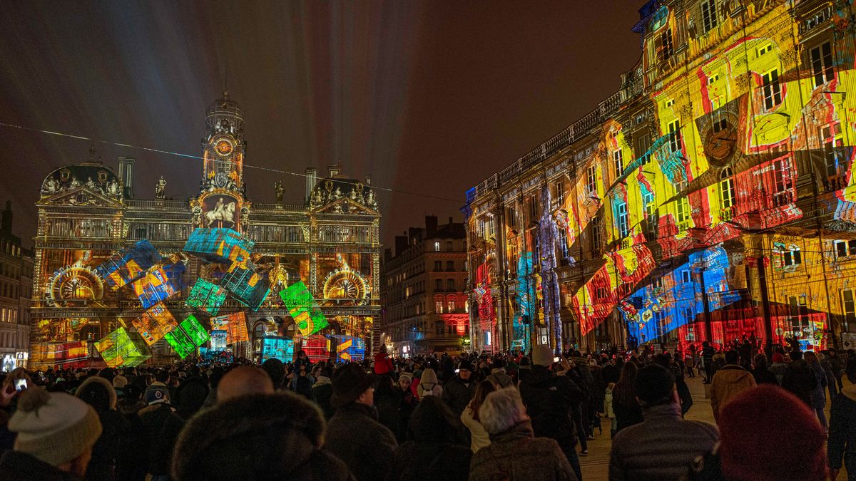 Lyon : « Nostalgiques de la tradition » ou « étouffés » par le monde, ces  Lyonnais qui fuient la Fête des lumières