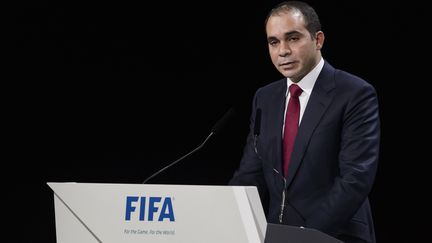  Le prince Ali appelle à mettre fin à la culture des "arrangements en sous-main" suite à la candidature de Michel Platini à la présidence de la FIFA (FABRICE COFFRINI / AFP)