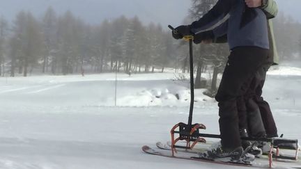 Handicap : le "go to ski", une trottinette des neiges pour les personnes non-valides