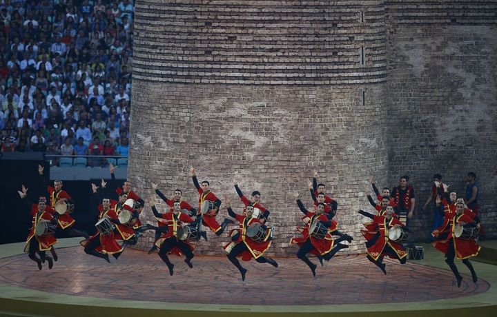 Sur cette photo, des danseurs lors de la cérémonie de cloture des 1er Jeux européens organisés à Bakou, en Azerbaïdjan. 6 000 athlètes venus de 49 pays s'y sont rendus. (REUTERS / Stoyan Nenov)