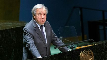 Le secrétaire général de l'ONU, Antonio Guterres, s'exprime sur le conflit entre la Russie et l'Ukraine, le 28 février 2022 à New York (Etats-Unis). (KENA BETANCUR / AFP)