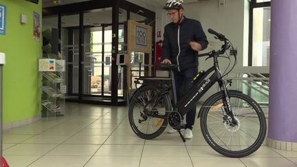 Environnement : pourquoi ne pas prendre son vélo pour se rendre au travail ? (FRANCE 2)