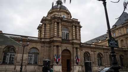 L'entrée du Sénat, à Paris, le 5 mars 2021. (RICCARDO MILANI / HANS LUCAS / AFP)