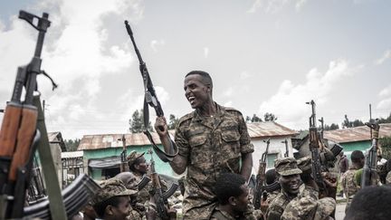 Un soldat des Forces de défense nationale éthiopiennes après un entraînement dans le champ de Dabat, à 70 kilomètres au nord-est de la ville de Gondar, en Éthiopie, le 14 septembre 2021. (AMANUEL SILESHI / AFP)