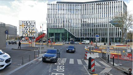 Un jeune automobiliste de 17 ans a été tué par un tir policier, le 27 juin 2023, près de la station de RER Nanterre-Préfecture (Hauts-de-Seine), aux abords de la place Nelson-Mandela. (GOOGLE MAPS / FRANCEINFO)