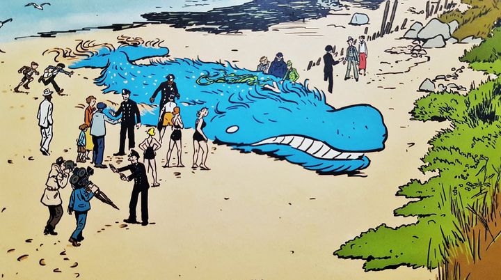 "New Cherbourg Stories" fait des clins d'œil à l'histoire de la cité portuaire. Cette baleine bleue et poilue renvoie à un fait divers, le "monstre de Querqueville", quand un requin pèlerin en décomposition s'était échoué sur une plage du Cotentin en 1934. (ROMUALD REUTIMANN & PIERRE GABUS / EDITIONS CASTERMAN)