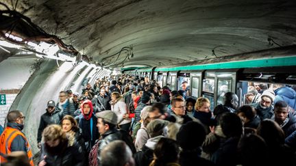 Grève RATP : scène de heurts entre une conductrice et des grévistes