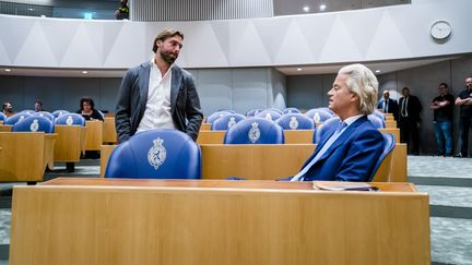 &nbsp;Thierry Baudet (FvD)&nbsp;et Geert Wilders (PVV), lors d'un débat à La Haye (Pays-Bas), le 23 août 2022. (BART MAAT / ANP MAG)