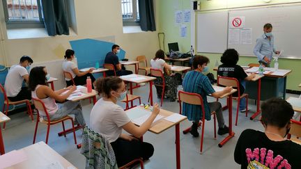 Les élèves planchent sur la philosophie au lycée Georges-Clemenceau de Montpellier (Hérault) pour le début du baccalauréat, le 17 juin 2021. (ROMAIN BERCHET / FRANCE-BLEU HÉRAULT)