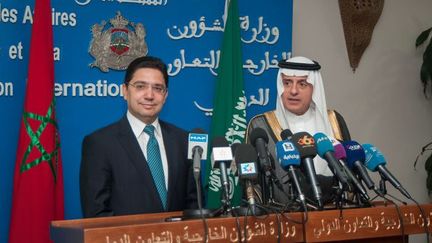 Rencontre entre le ministre des Affaires étrangères d'Arabie saoudite, Adel al-Jubeir (à droite) et le ministre marocain des Affaires étrangères , Nasser Bourita, à Rabat, au Maroc, le 8 mai 2017. (Jalal Morchidi / ANADOLU AGENCY )