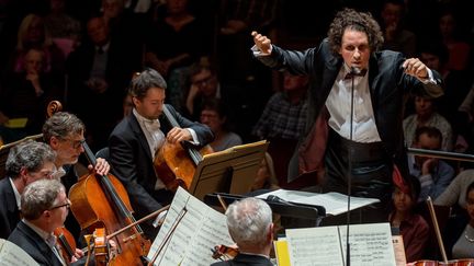 Alexandre Bloch dirige l'Orchestre national de Lille (ici à Lille en septembre 2016).
 (Philippe Huguen / AFP)