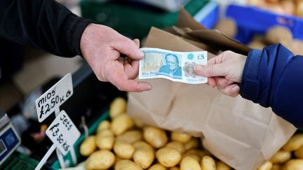 Le&nbsp;marché de Walthamstow, dans l'est de Londres, photo d'archive prise le 21 novembre 2021. (TOLGA AKMEN / AFP)