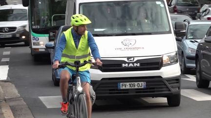 Vélo :&nbsp;Argenteuil, une ville à la traîne pour l’aménagement des pistes cyclables (CAPTURE D'ÉCRAN FRANCE 3)