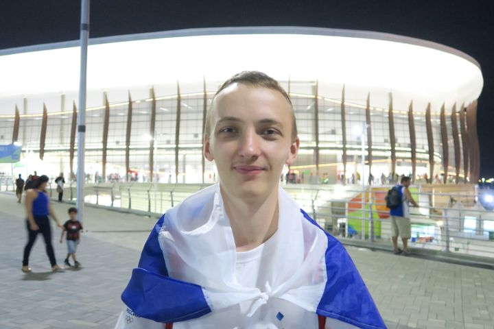 Alexandr, supporter russe, au parc olympique de Rio de Janeiro (Brésil), le 9 août 2016. (PIERRE GODON / FRANCETV INFO)