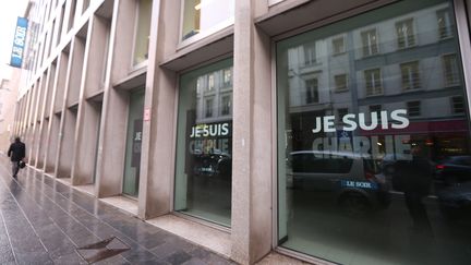 Le si&egrave;ge du quotidien "Le Soir", &agrave; Bruxelles (Belgique), le 8 janvier 2015. (NICOLAS MAETERLINCK / BELGA)