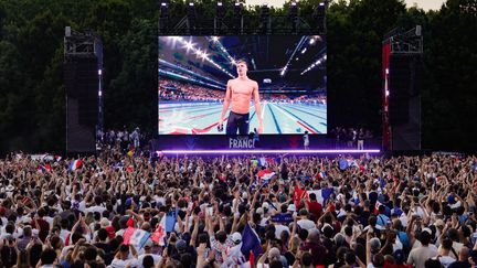 The crowd cheers Léon Marchand as he wins the 200m individual medley at the Paris Olympics on August 2, 2024, at Club France. (THIBAUD MORITZ / AFP)