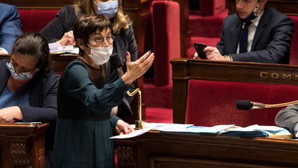 La ministre&nbsp;Annick Girardin s'exprime devant les députés à l'Assemblée nationale (Paris), le 23 novembre 2021. (ANDREA SAVORANI NERI / NURPHOTO / AFP)