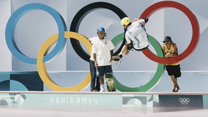 Une session d'entraînement avant les épreuves de skateboard aux Jeux olympiques de Paris, le 5 août 2024. (CURUTCHET VINCENT / KMSP / AFP)