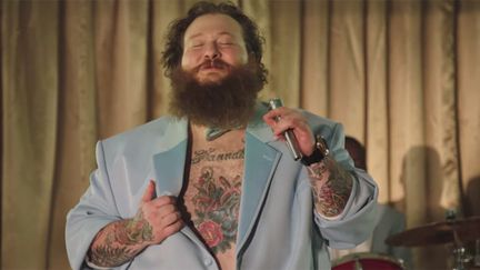 Action Bronson dans le clip "Baby Blue".
 (saisie écran)