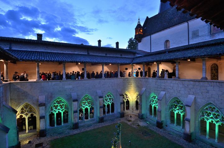 Lee cloître de l'Abbaye d'Ambronay avant un concert lors du festival en 2016. (BERTRAND PICHENE)