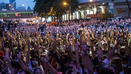 Une manifestation du mouvement prodémocratie à Bangkok&nbsp;(Thaïlande), le 16 octobre 2020.&nbsp; (ANADOLU AGENCY / AFP)