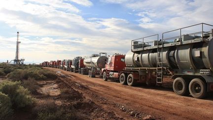 &nbsp; (Puits non conventionnel de Total, en bordure de l'aire Auca Mahuida en Patagonie argentine © Observatorio Petrolero Sur)