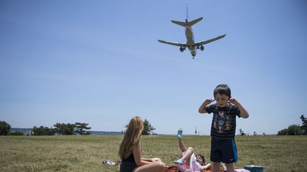 Image d'illustration d'un avion dans le ciel américain, le 29 juin 2017. (JIM WATSON / AFP)