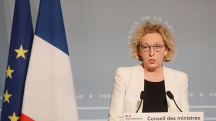 La ministre du Travail, Muriel Pénicaud, lors d'une conférence de presse à l'Elysée, à Paris, le 1er avril 2020. (LUDOVIC MARIN / AFP)