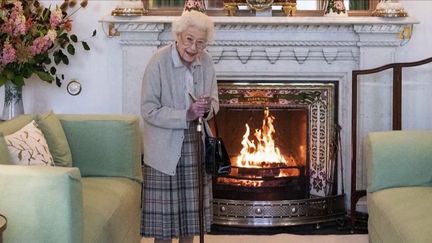 Depuis la mi-journée, jeudi 8 septembre, le monde entier retenait son souffle. Retour sur les derniers instants avant l'annonce fatidique de la mort d'Elizabeth II. (CAPTURE ECRAN FRANCE 3)