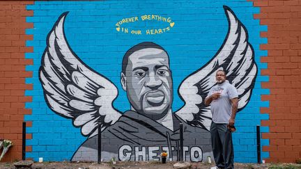 Une fresque murale dédiée à George Floyd (mort aux mains de la police le 25 mai 2020 à Minneapolis) réalisée à Houston (Texas, Etats-Unis), son lieu de naissance. Photo datée du 2 juin 2020. (SERGIO FLORES / GETTY IMAGES NORTH AMERICA)