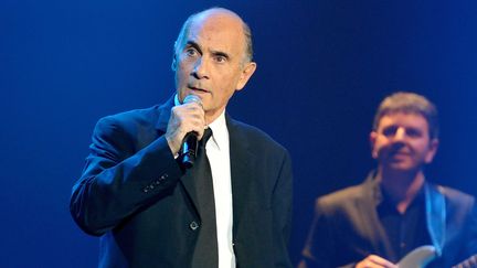 Guy Marchand chante au Casino de Paris, le 29 octobre 2012. (SADAKA EDMOND/SIPA)