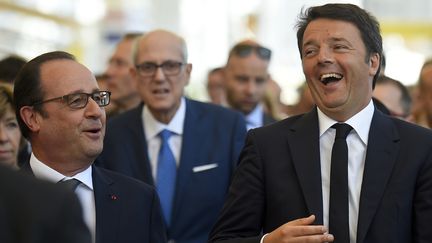 Le pr&eacute;sident Fran&ccedil;ois Hollande et le chef du gouvernement italien Matteo Renzi, &agrave; Milan, le 21 juin 2015. (OLIVIER MORIN / AFP)