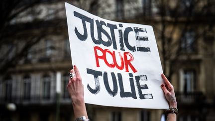 Manifestation en soutien à Julie, place Saint-Michel à Paris, le 7 février 2021. (XOSE BOUZAS / HANS LUCAS)