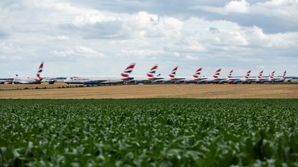 Des avions de la compagnie British Airways stockés sur une piste de l'aéroport de Chateauroux (Indre), le 27 juin 2020.&nbsp; (MATTHIEU RONDEL / HANS LUCAS / AFP)