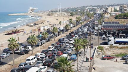 Des Libanais fuient le sud du pays, 24 septembre 2024. (OMAR EL BSAT / ANADOLU via AFP)