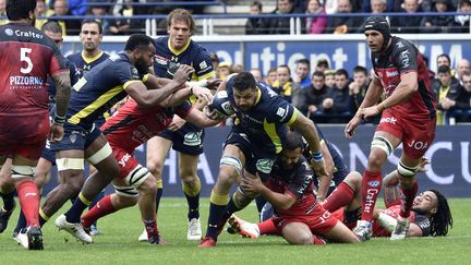 Les Clermontois se sont heurtés à une solide défense du RCT dans un match verrouillé, mais ils ont imposé leur domination (THIERRY ZOCCOLAN / AFP)