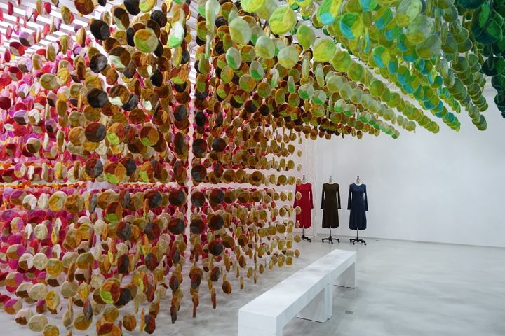 Exposition "L’Art et la Science de LifeWear : Les Nouveaux Standards de la Maille" : une mise en scène colorée de la maille
 (Courtesy of Uniqlo)