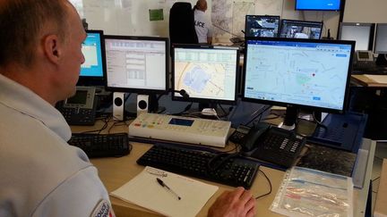 Les alertes arrivent directement sur les écrans de Police Secours, avec le numéro du médecin agressé et un lien pour le géolocaliser. (NATHALIE COL / RADIO FRANCE)