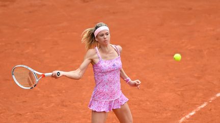 L'Italienne Camila Giorgi et ses nuances de rose sont venues à bout de la Française Alizé Lim, le 24 mai 2016. (MUSTAFA YALCIN / ANADOLU AGENCY / AFP)