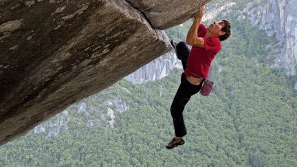 Alex Honnold en solo intégral dans le Yosemite sur la couverture de "En solo" de Gilles Chappaz
 (Jimmy Chin)