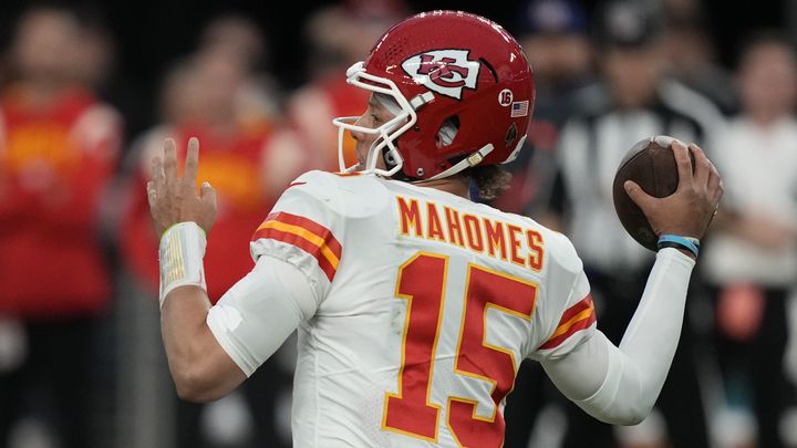 Le quarterback des Kansas City Chiefs, Patrick Mahomes, à Las Vegas, le 11 janvier 2023. (JOHN LOCHER / AP)