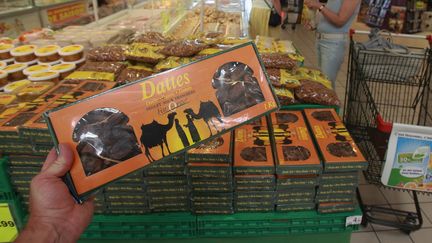 Un rayon halal pendant le ramadan&nbsp;dans un supermarch&eacute; de Nice (Alpes-Maritimes), le 11 ao&ucirc;t 2010. ( MAXPPP)