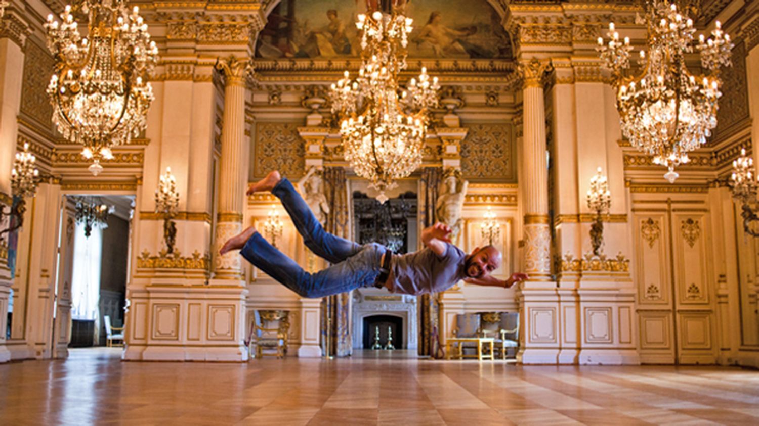 Mourad Merzouki transforme la préfecture de Lyon en scène hip hop