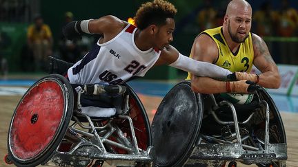 Rio de Janeiro, 18 septembre 2016. L'australien Ryley Batt en pleine action contre l'américain Josh Brewer durant le match de rugby fauteuil au Jeux paralympiques de Rio 2016.&nbsp; (BUDA MENDES / GETTY IMAGES SOUTH AMERICA)